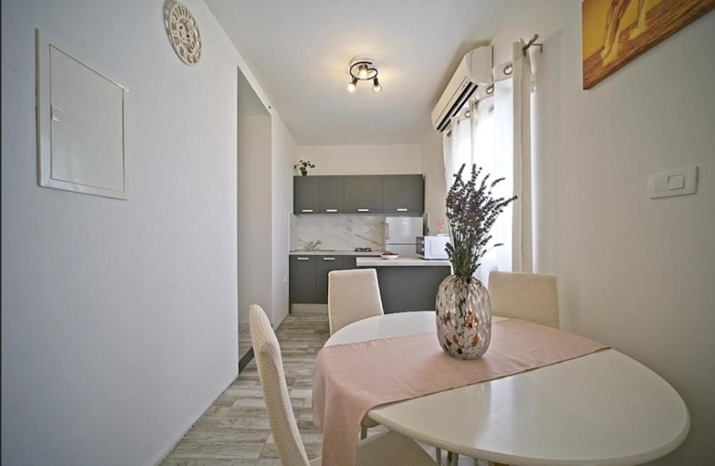 Apartment Vita Postira Εξωτερικό φωτογραφία